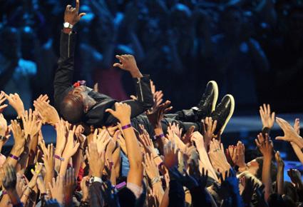 حفل جوائز الـ"MTV": مفاجآت موسيقية وجمالية بالجملة 